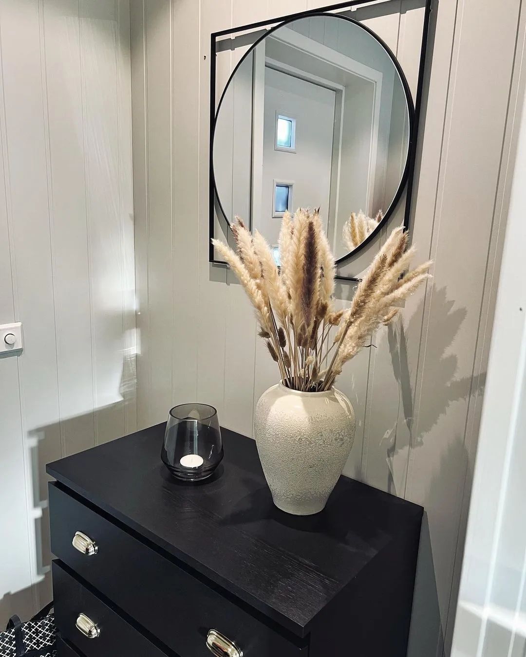 Entrance Elegance: A Hallway Organization Odyssey